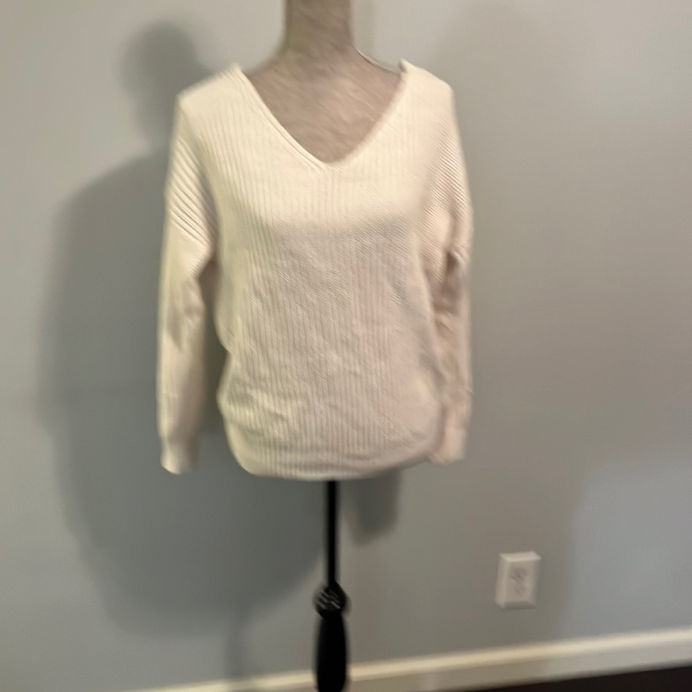 Love Tree size Large cropped sweater with detail in back. - Picture 1 of 5